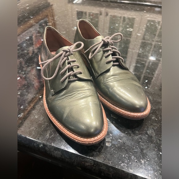 Vince Camuto ladies leather oxfords. Metallic Olive green. 8.5. Very good cond - Picture 8 of 11